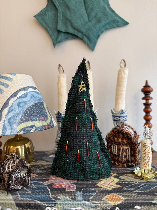 Unika juletræ med røde perlelys