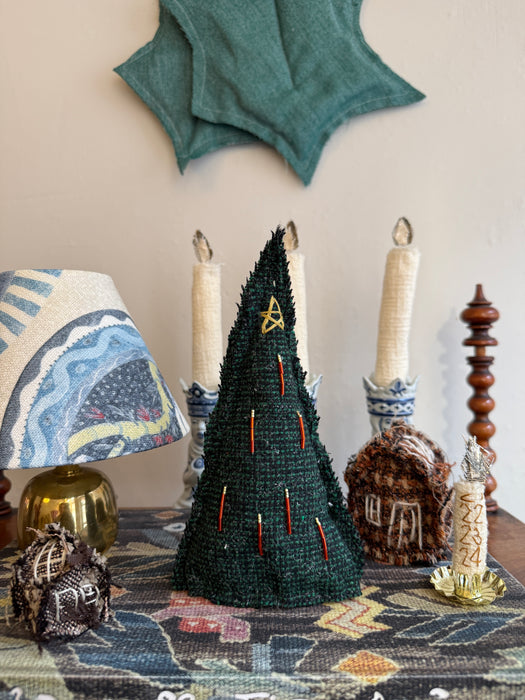 Unika juletræ med røde perlelys