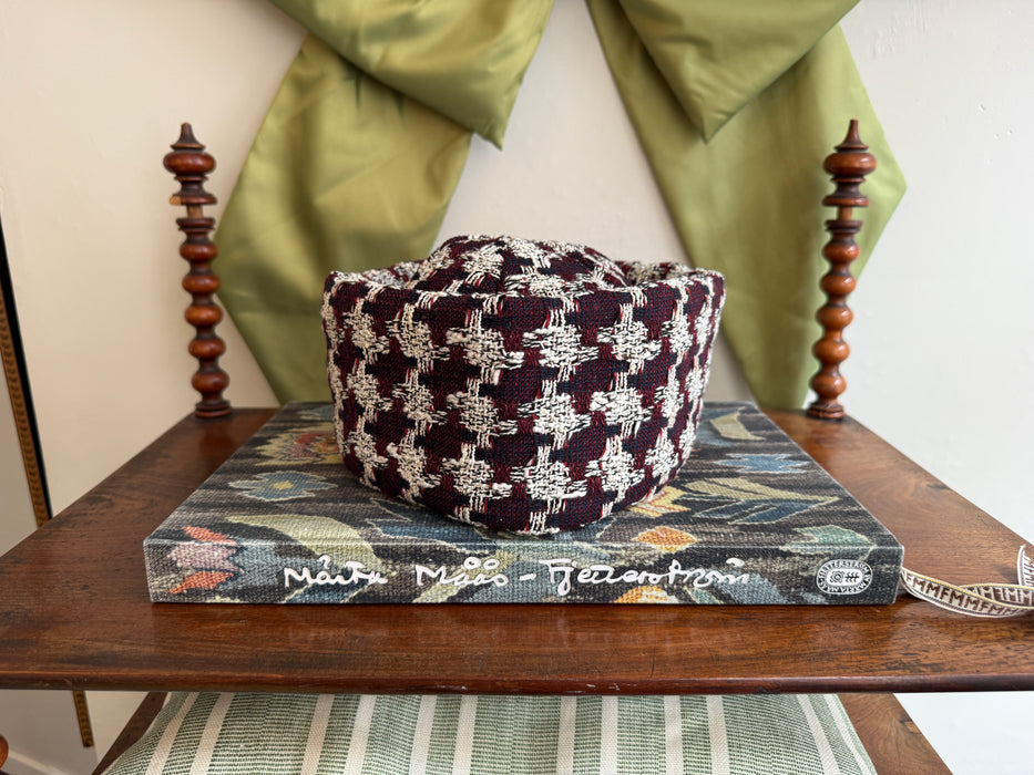 Hat i bordeaux ternet bouclé