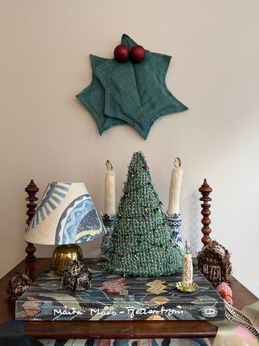 Unika stort juletræ med guirlande