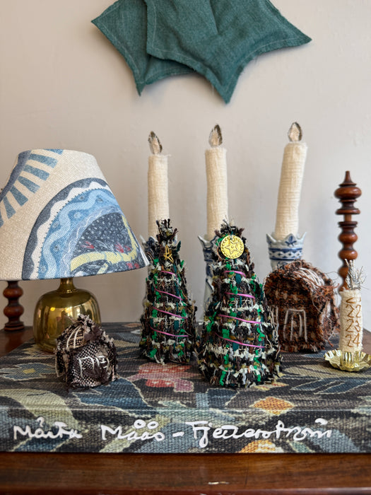 Juletræ med pink guirlande