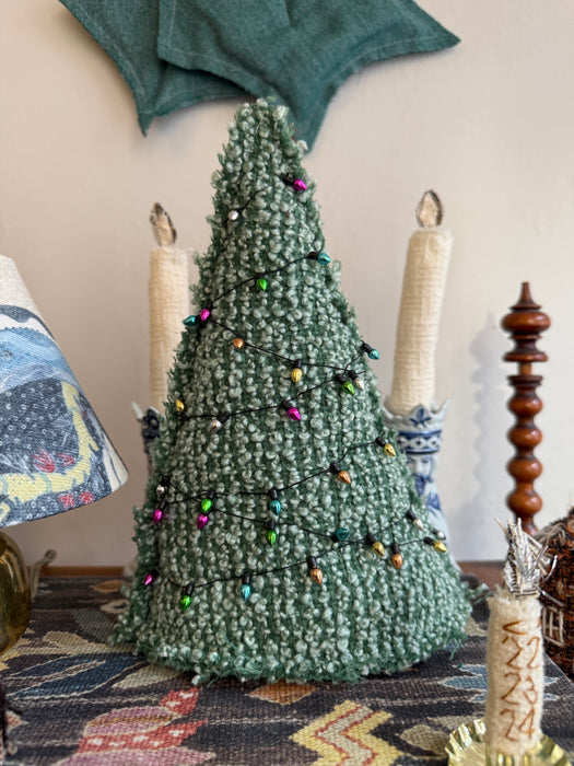Unika stort juletræ med guirlande