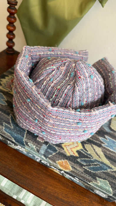 Hat i lavendel dots bouclé