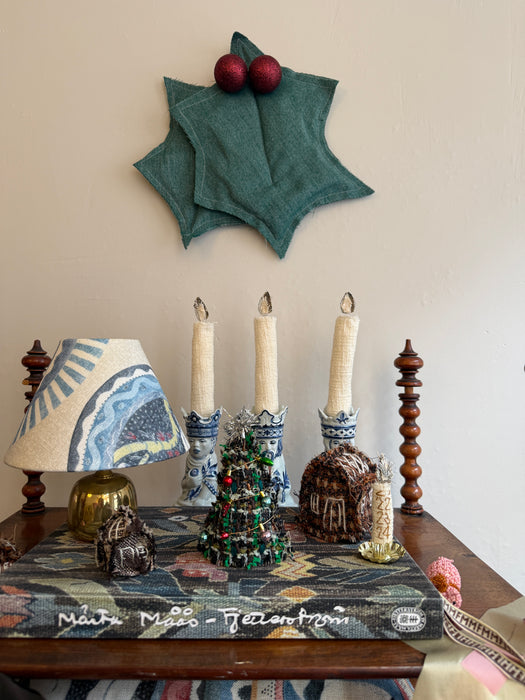 Juletræ med stjerne og guirlande