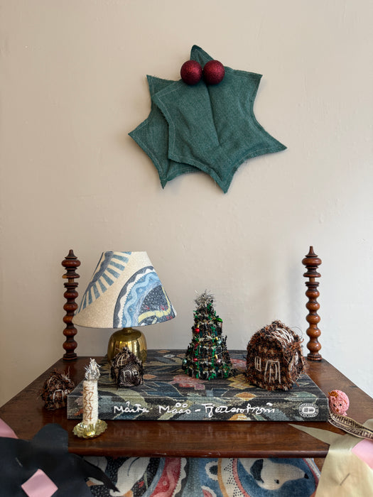 Juletræ med stjerne og guirlande