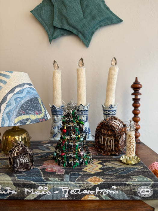 Juletræ med stjerne og guirlande